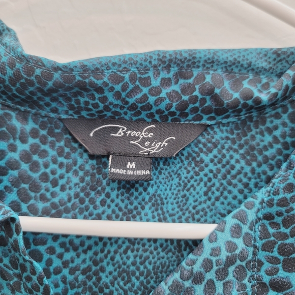 💕 Brooke Leigh Teal Animal Print High Low Blouse Top Women's Size Medium - Picture 8 of 9